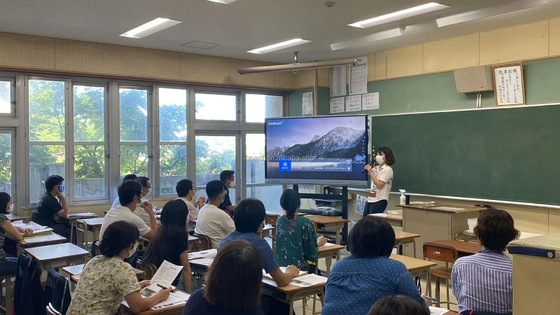 iBoard Factory Recoardable 75-Inch Recordable & Shareable Intelligent Greenboard - The Ultimate Interactive Blackboard For Modern Education