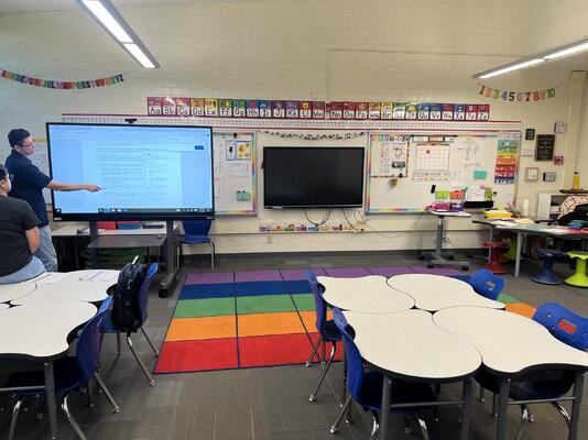 98 inch Interactive Flat Panel Touch Screen TV with 4K Ultra HD and 20 Touch Points for School and Corporate